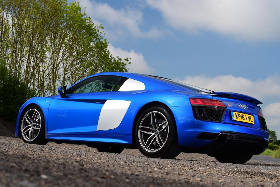  Audi R8 V10 2015 года  (UK) (фото 12 из 25)